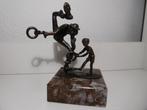 Brons beeldje kind met clown Cliniclowns op voet., Antiek en Kunst, Kunst | Beelden en Houtsnijwerken, Ophalen of Verzenden