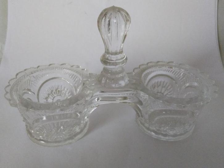 Peper+ Zout  van geperst glas 13,5x 5,8 cm en 8 cm hoog, Antiek en Kunst, Antiek | Servies los, Ophalen of Verzenden