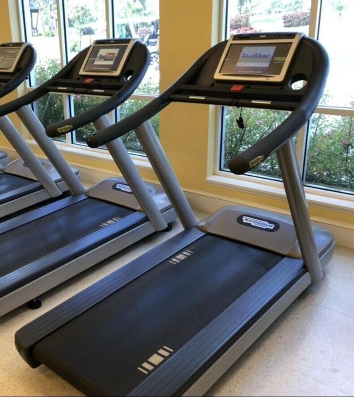TECHNOGYM loopband Excite+ Run NOW Touchscreen FAILLISSEMENT, Sport en Fitness, Fitnessmaterialen, Zo goed als nieuw, Armen, Benen