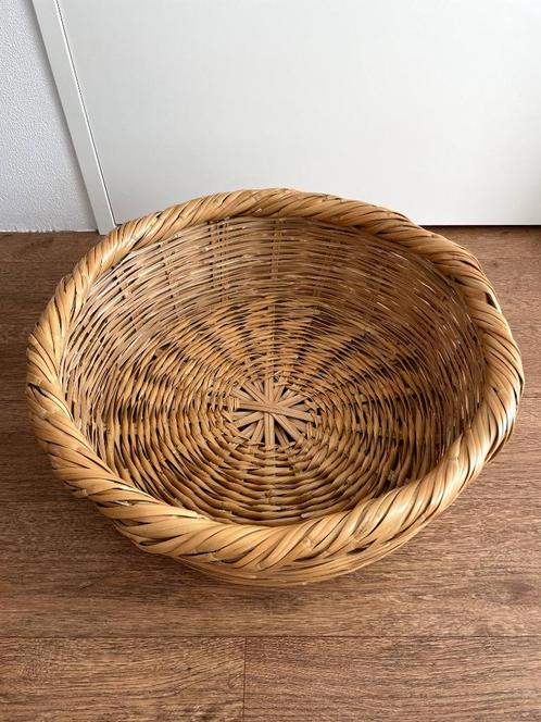 Grote gevlochten mand, Huis en Inrichting, Woonaccessoires | Schalen en Manden, Gebruikt, Mand, Rond, Overige materialen, Ophalen