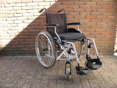 Drive inklapbare rolstoel 43 cm breed  Met massieve banden, Diversen, Rolstoelen, Zo goed als nieuw, Duwrolstoel, Inklapbaar, Ophalen of Verzenden