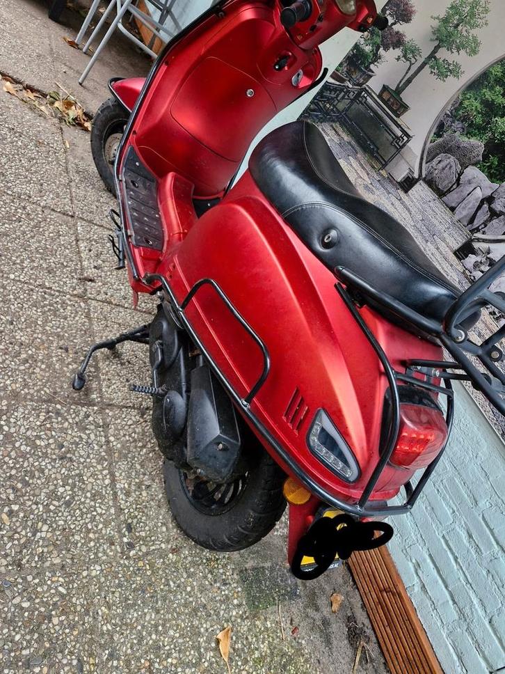 Mooie nette scooter, Fietsen en Brommers, Snorfietsen en Snorscooters, Gebruikt, Overige merken, Benzine, Ophalen