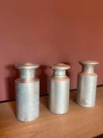 Drie vintage aluminium zoutstrooiers, Ophalen