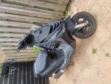 Te koop Piaggio zip  beschikbaar voor biedingen