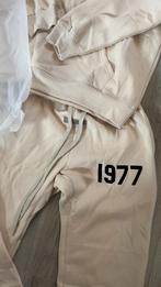 Beige 1977 Set - Hoodie en Broek, Kleding | Heren, Ophalen of Verzenden, Nieuw, Maat 48/50 (M)