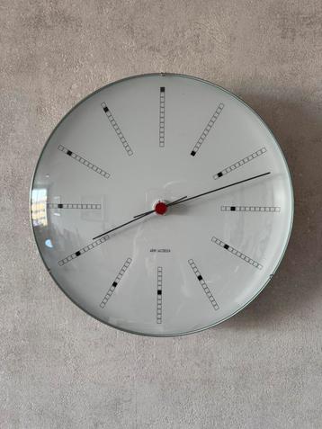 Arne Jacobsen Wandklok 29 cm beschikbaar voor biedingen