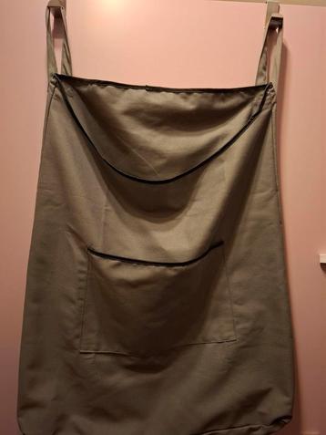 2 Grijze Waszakken (wasmand) met Haken voor Deur beschikbaar voor biedingen