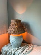 Vintage ceramic beige grijs tafellamp & rotan kap h60cm, Overige materialen, 50 tot 75 cm, Vintage wabisabi japandi, Ophalen of Verzenden