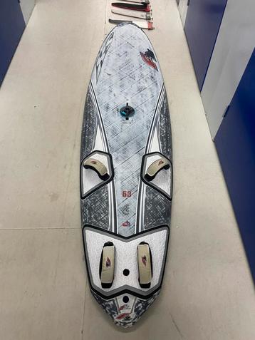 F2 SX63 full carbon slalomboard beschikbaar voor biedingen
