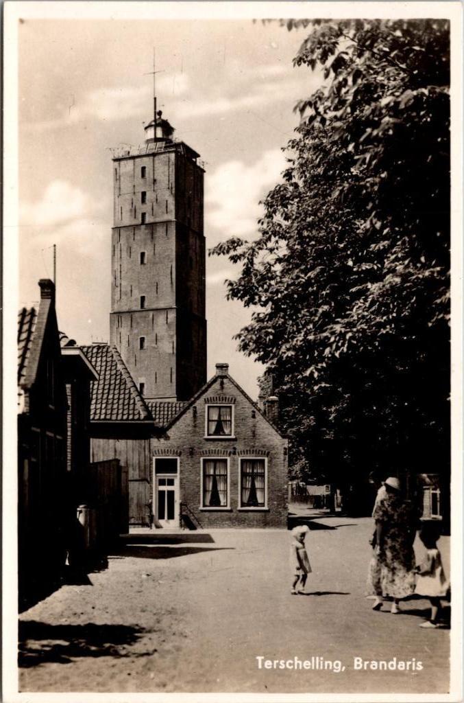 Terschelling - Brandaris, Verzamelen, Ansichtkaarten | Nederland, Ongelopen, Waddeneilanden, 1940 tot 1960, Verzenden