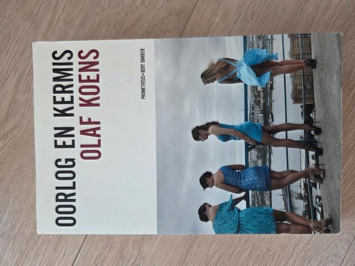 Olaf Koens - Oorlog en kermis, Boeken, Overige Boeken, Zo goed als nieuw, Ophalen of Verzenden