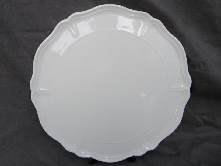 Wedgwood QUEENS PLAIN Grote gebak/taartschaal 32 cm, Huis en Inrichting, Keuken | Servies, Zo goed als nieuw, Wedgwood, Aardewerk