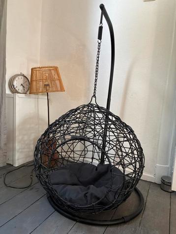 Zwarte hang mand voor kat of hondje beschikbaar voor biedingen
