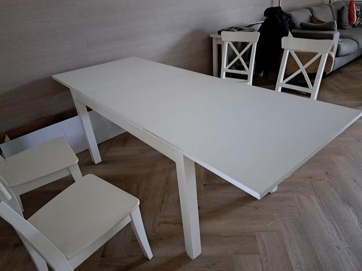 Gratis  uitschuifbare eettafel Ikea Bjursta incl 4 stoelen, Huis en Inrichting, Tafels | Eettafels, Gebruikt, 50 tot 100 cm, 200 cm of meer