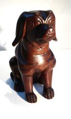 Mooi gesneden houten hond, Ophalen