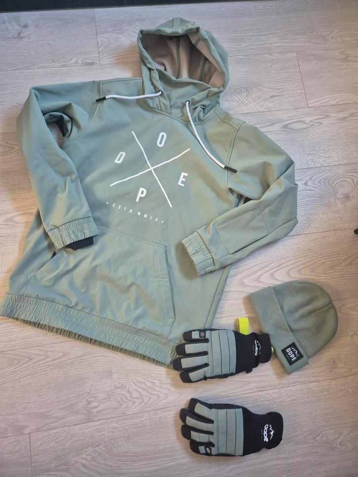Dope Ski Set: Jas, Muts & Handschoenen, Kleding | Dames, Wintersportkleding, Zo goed als nieuw, Jack, Maat 36 (S), Ophalen of Verzenden