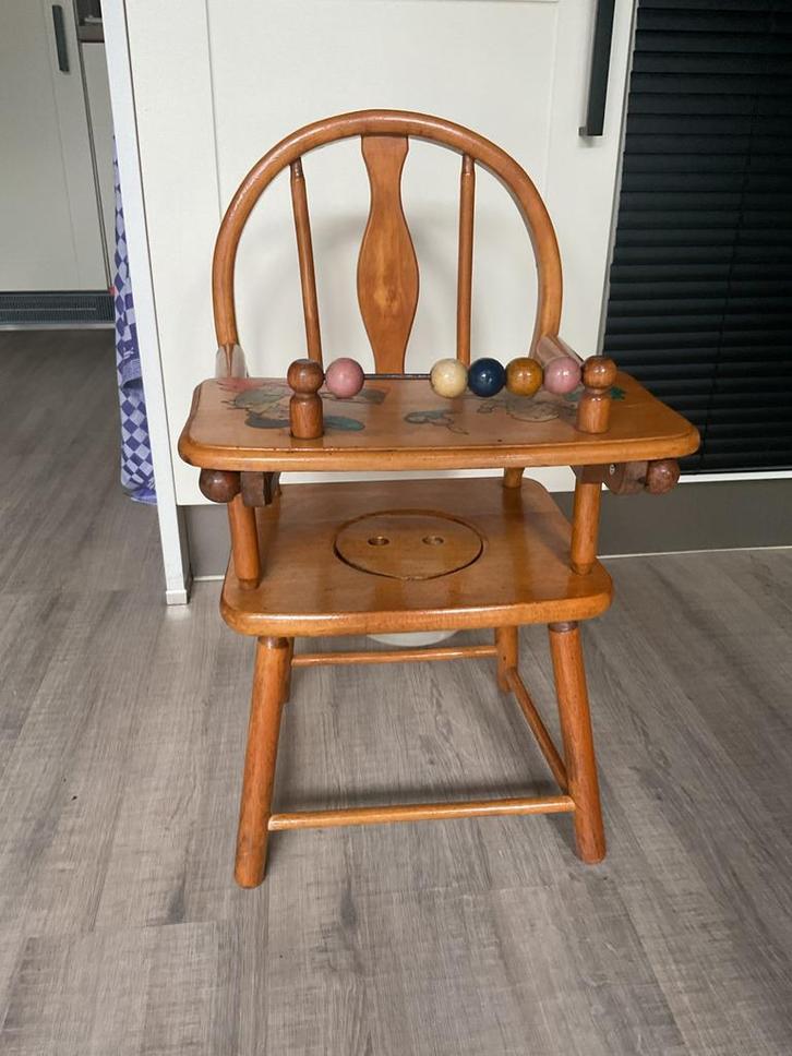 Mooie nostalgische ( po) kinderstoel. >65jr oud!!, Kinderen en Baby's, Kinderstoelen, Gebruikt, Meegroeistoel, Ophalen of Verzenden
