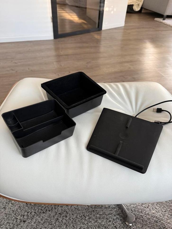 Opbergbakken + Draadloze Laadmodule Tesla Model 3 (2019+), Auto diversen, Auto-accessoires, Gebruikt, Ophalen of Verzenden