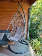 Hangstoel (ei) zonder kussen met standaard, Tuin en Terras, Tuinstoelen, Ophalen, Gebruikt, Rotan