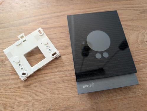 Nefit Easy thermostaat incl bracket in nieuwstaat., Doe-het-zelf en Verbouw, Verwarming en Radiatoren, Gebruikt, Minder dan 200 watt