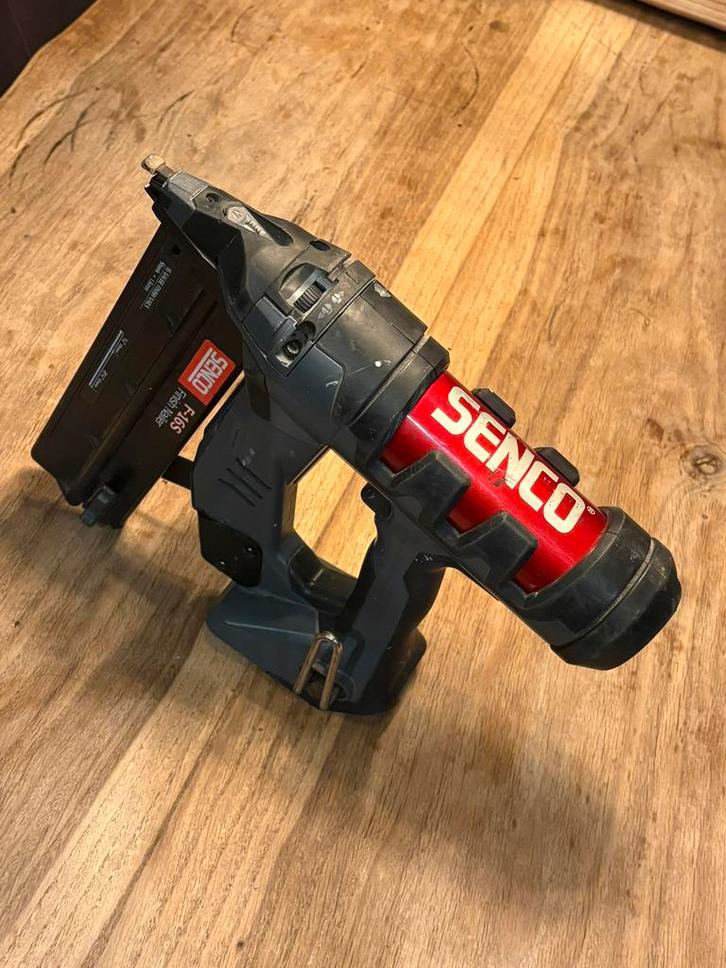 Senco F-16S Tacker. FB65RHS DEFECT / Kapot, Doe-het-zelf en Verbouw, Gereedschap | Overige machines, Gebruikt, Ophalen of Verzenden