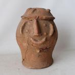 Afrikaans terracorra aardewerk sculptuur / urn., Ophalen of Verzenden