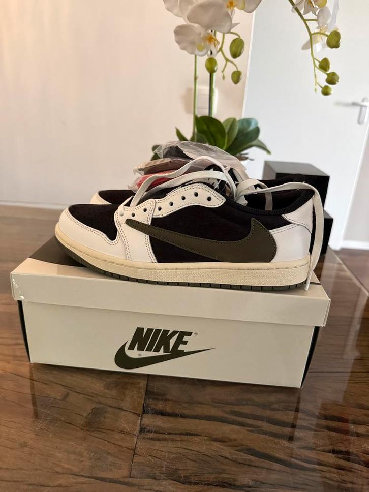 Jordan 1 Retro Low OG SP Travis Scott Olive (Women's) 40,5, Kleding | Heren, Schoenen, Nieuw, Overige kleuren, Ophalen of Verzenden