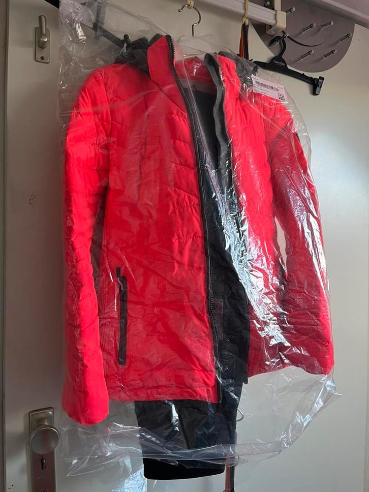 SKIPAK NIEUW NOGbroek mt 34!!!!/jas mt 164!!!, Kleding | Dames, Wintersportkleding, Zo goed als nieuw, Jack, Maat 34 (XS) of kleiner