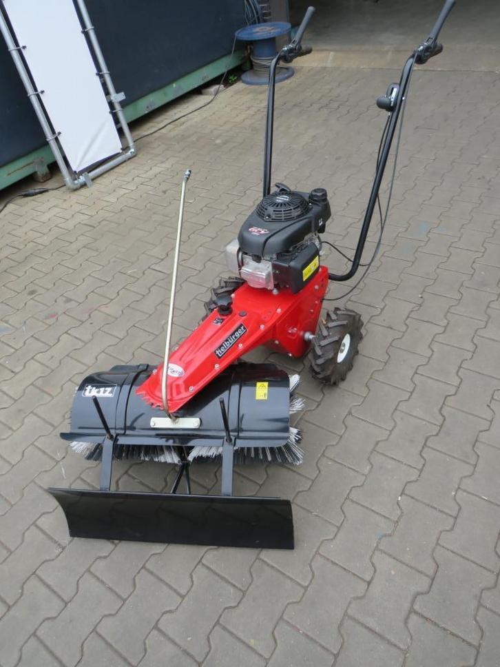 tielburger veegmachine incl schuif demo machine, Tuin en Terras, Veegmachines, Zo goed als nieuw, Ophalen