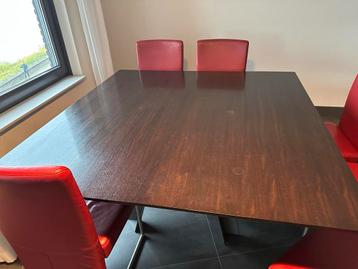 Eettafel vierkant 160 x 165 cm hout beschikbaar voor biedingen