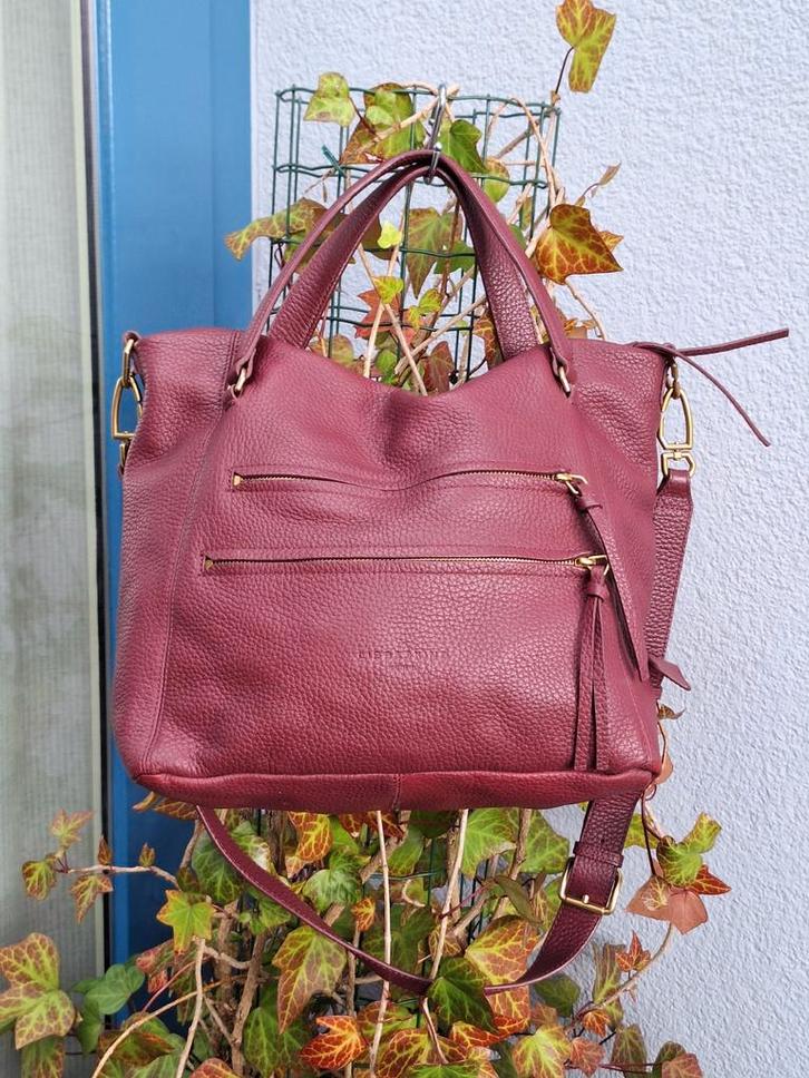 Mooie Liebeskind Berlin schoudertas burgundy, Sieraden, Tassen en Uiterlijk, Tassen | Damestassen, Zo goed als nieuw, Handtas