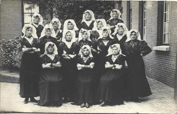 Antiek* Fotokaart 1914* Klederdracht*Wie weet waar ? Etten ? beschikbaar voor biedingen