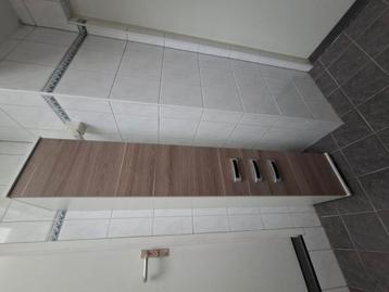 Mooie nette badkamerkast ! Voor 40 euro beschikbaar voor biedingen