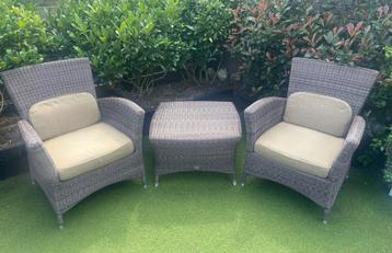 2 stoelen + bijbehorend tafeltje 4 Seasons Outdoor beschikbaar voor biedingen