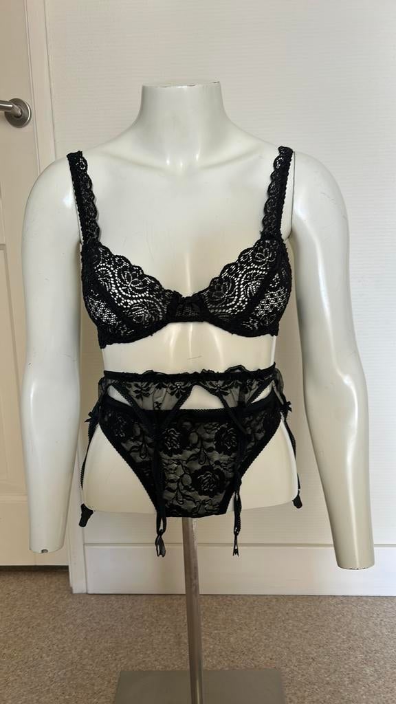 Setje BH String Jarretel mt S 75 B, Ophalen of Verzenden, Zwart, Setje