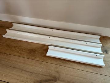 Wandplanken van Ikea 55 en 115 cm beschikbaar voor biedingen