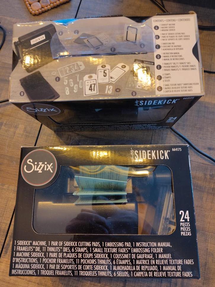 Sizzix • Tim Holtz Sidekick Starter Kit (Black), Hobby en Vrije tijd, Scrapbooking, Nieuw, Slicemachine of Snijmachine, Sizzix