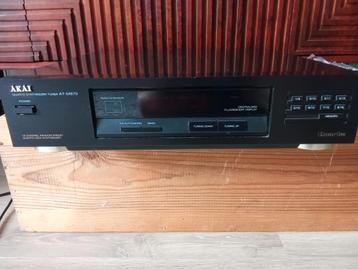 Akai Quartz Synthesizer Tuner AT-M670  beschikbaar voor biedingen