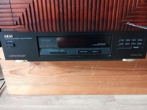Akai Quartz Synthesizer Tuner AT-M670, Audio, Tv en Foto, Tuners, Zo goed als nieuw, Ophalen of Verzenden