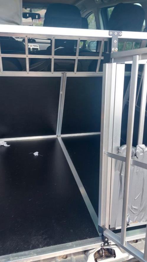 Honden benz groot is ook afscherming  dan voor 2 honden, Dieren en Toebehoren, Transportboxen, Gebruikt, Ophalen