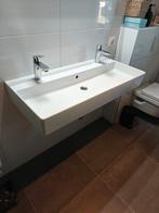 Wastafel met twee kraan gaten, Huis en Inrichting, Badkamer | Badkamermeubels, Ophalen, Minder dan 50 cm, 100 tot 150 cm, Zo goed als nieuw
