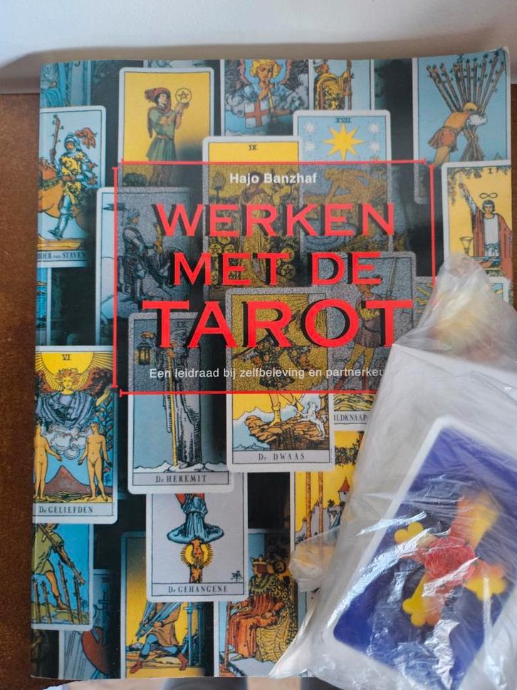 Werken met de Tarot - Hajo Banzhaf + Tarotkaarten, Boeken, Esoterie en Spiritualiteit, Ophalen of Verzenden