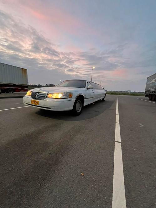 Nette Lincoln Town Car Limousine 4.6 V8 vol opties!, Auto's, Lincoln, Particulier, Town Car, 4x4, ABS, Achteruitrijcamera, Adaptieve lichten