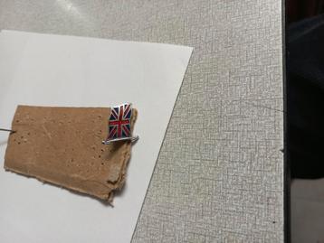 Speltje geëmailleerd van de " Engelse" vlag. beschikbaar voor biedingen