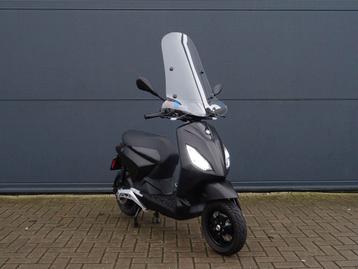 PIAGGIO 1+ 2023 One plus 45km elektrische scooter ZGAN  beschikbaar voor biedingen