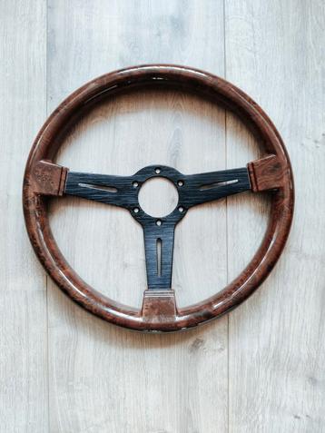 Sportstuur Hout Zwarte spaken Nardi stijl.
Nieuw  beschikbaar voor biedingen