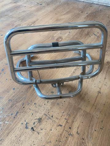 Chrome vespa sprint/ primavera achterrekje - beetje roest. beschikbaar voor biedingen