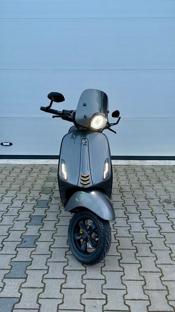 Vespa Sprint 80cc Malossi | Custom | Akrapoviç, Fietsen en Brommers, Scooters | Vespa, Zo goed als nieuw, Vespa S, Maximaal 45 km/u
