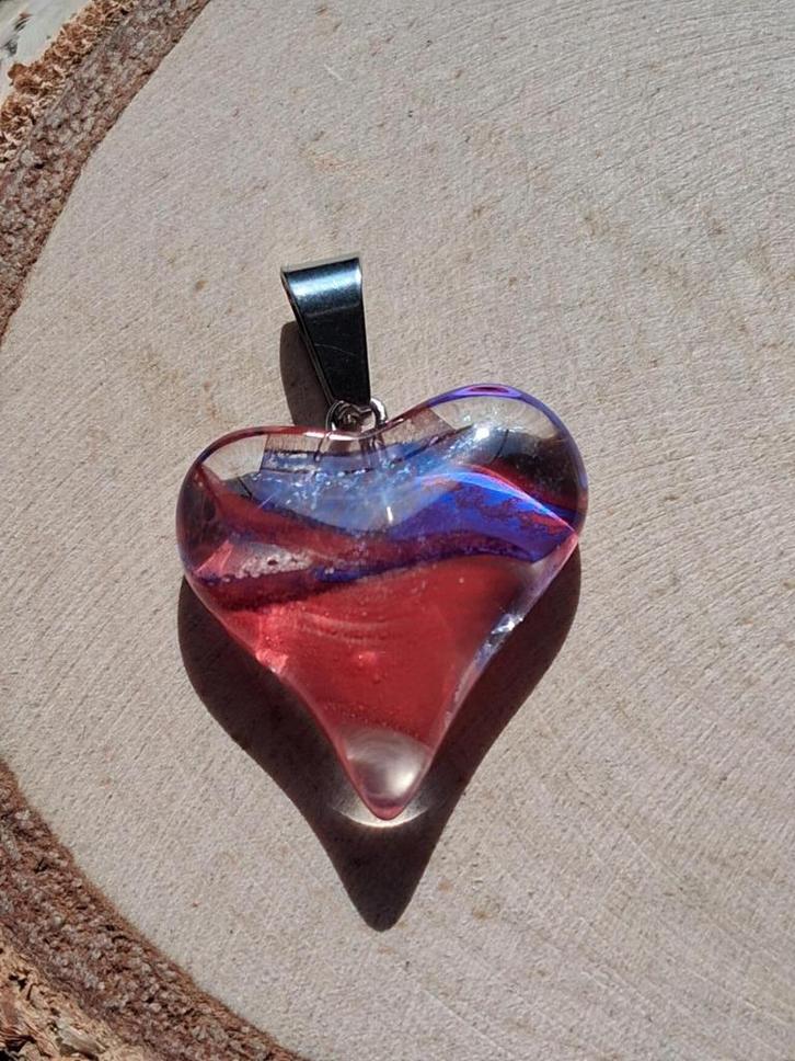 hangertje hartje rood / blauw, Sieraden, Tassen en Uiterlijk, Kettinghangers, Nieuw, Glas of Kristal, Blauw, Hart, Ophalen of Verzenden