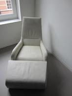 Design Fauteuil en Voetenbank leer, Ligne Rosset Kleur Creme, Huis en Inrichting, Fauteuils, Ophalen, Gebruikt, Design, 50 tot 75 cm